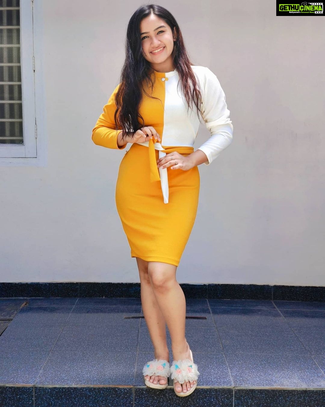 Raveena Daha Instagram - YOU are capable of AMAZING things 🔥🥰 Outfit from: @_.fashionbae._ 😍🥰 #raveena #raveenadaha