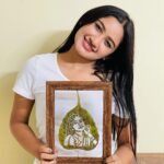 Raveena Daha Instagram – Thank you so much @captivating_craftsngifts 🥺😍🥰 loved this leaf carving art ! 🦋🦋 
Do checkout this page for amazing crafts and gifts guys ! @captivating_craftsngifts 

#raveena #raveenadaha