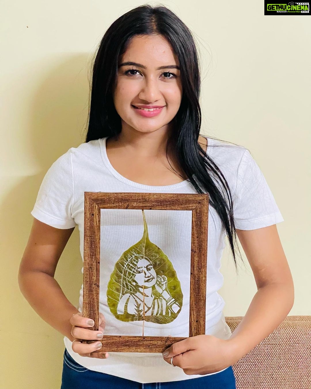 Raveena Daha Instagram - Thank you so much @captivating_craftsngifts π₯Ίππ₯° loved this leaf carving art ! π¦π¦ Do checkout this page for amazing crafts and gifts guys ! @captivating_craftsngifts #raveena #raveenadaha