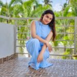 Raveena Daha Instagram - பாதி மட்டுமே சொல்வதும், மீதி நெஞ்சிலே என்பதும், புரியுதே புரியுதே காரணம்☺️💙. Jumpsuit from : @_.black_.lady 🤩 . #raveena #raveenadaha