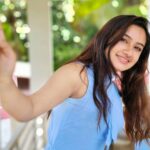 Raveena Daha Instagram - பாதி மட்டுமே சொல்வதும், மீதி நெஞ்சிலே என்பதும், புரியுதே புரியுதே காரணம்☺️💙. Jumpsuit from : @_.black_.lady 🤩 . #raveena #raveenadaha