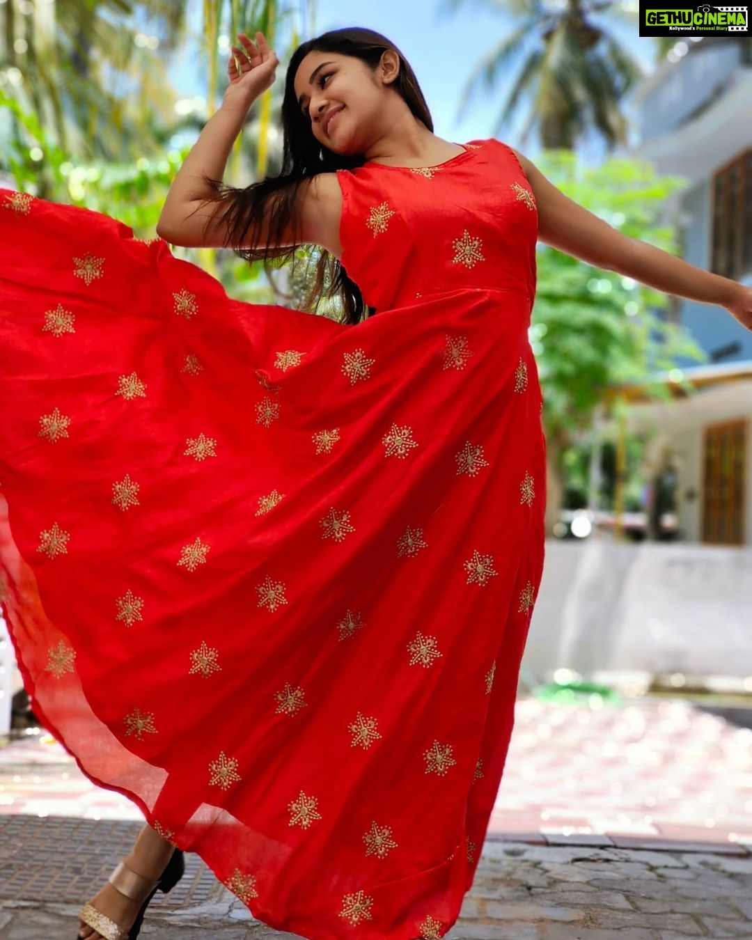 Raveena Daha Instagram - ❤️🌹👠 Beautiful Outfit from: @esha_fashionhub ❤️ . #raveena #raveenadaha