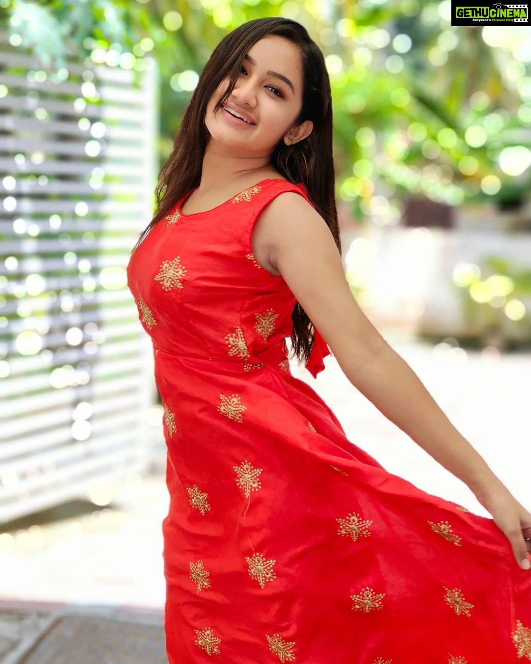Raveena Daha Instagram - ❤️🌹👠 Beautiful Outfit from: @esha_fashionhub ❤️ . #raveena #raveenadaha