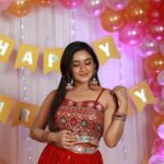 Raveena Daha Instagram - Birthday series ❤️ . Makeup and hair : @nikvika_bridal_makeover 😘 . Photography: @studiodk__ 🔥😍 . Birthday party decorations 🥳: @alana_makeupstudio 🌺💖 . #birthday #happy18