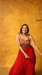Raveena Daha Instagram - Per vechalum 🙈. Bday outfit -1❤️💋 Vc: @studiodk__ Beautiful makeover by: @nikvika_bridal_makeover 😍