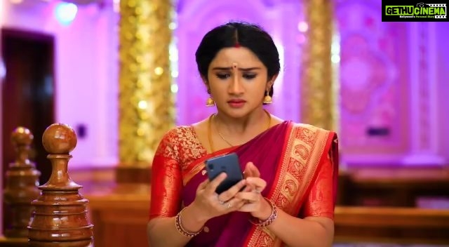 Raveena Daha Instagram - Don't miss the twist and turns ! Watch mounaraagam monday to friday at 7 pm 😍🔥 . @manoj_n_insta @chippy.renjith @rajeev_parameshwar