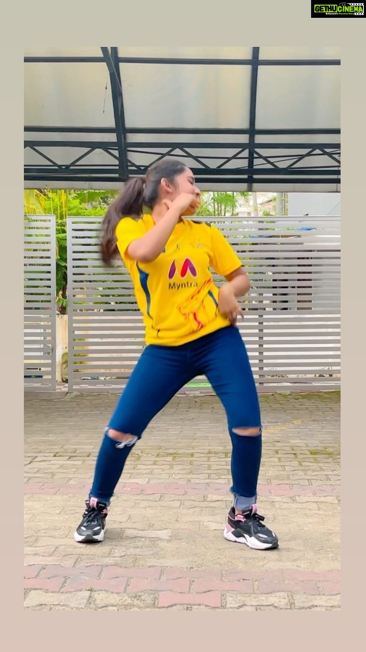 Raveena Daha Instagram - #CSKSingangala from @silambarasantrofficial _ ‘s #CoronaKumar 💛 @thinkmusicofficial
