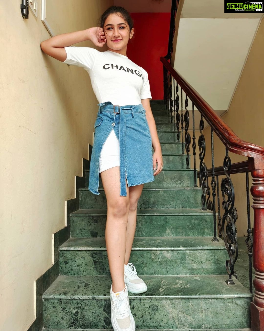 Raveena Daha Instagram - Let me be your womanππ. . Outfit from: @new_fashion_boutique__ π . #raveena #raveenadaha
