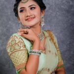 Raveena Daha Instagram - உடலுக்குள் எங்கே உயிர் உள்ளது என்பதும்' உயிருக்குள் காதல் எங்கு உள்ளது என்பதும் நினைத்தால் நினைத்தால் அதிசயமே🙈💙💙 ... . 💃- @usabridalstudio 💄-@alana_makeupstudio . 💍- @swarnaprabu . 📸- @shot_by_unique_one @mm_studios_candy_photography . #raveena #raveenadaha