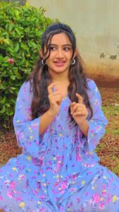 Raveena Daha Instagram - Support pannunga annan thambigale 😌 Outfit from: @shesells_official 💙