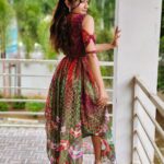 Raveena Daha Instagram - ஏன் எந்தன் வாழ்வில் வந்தாய் என் இரவையும் பகலையும் மாற்றி போனாய்❤️ . Beautiful outfit from: @cho_kidoll_shopping 🥰 . #raveena #raveenadaha