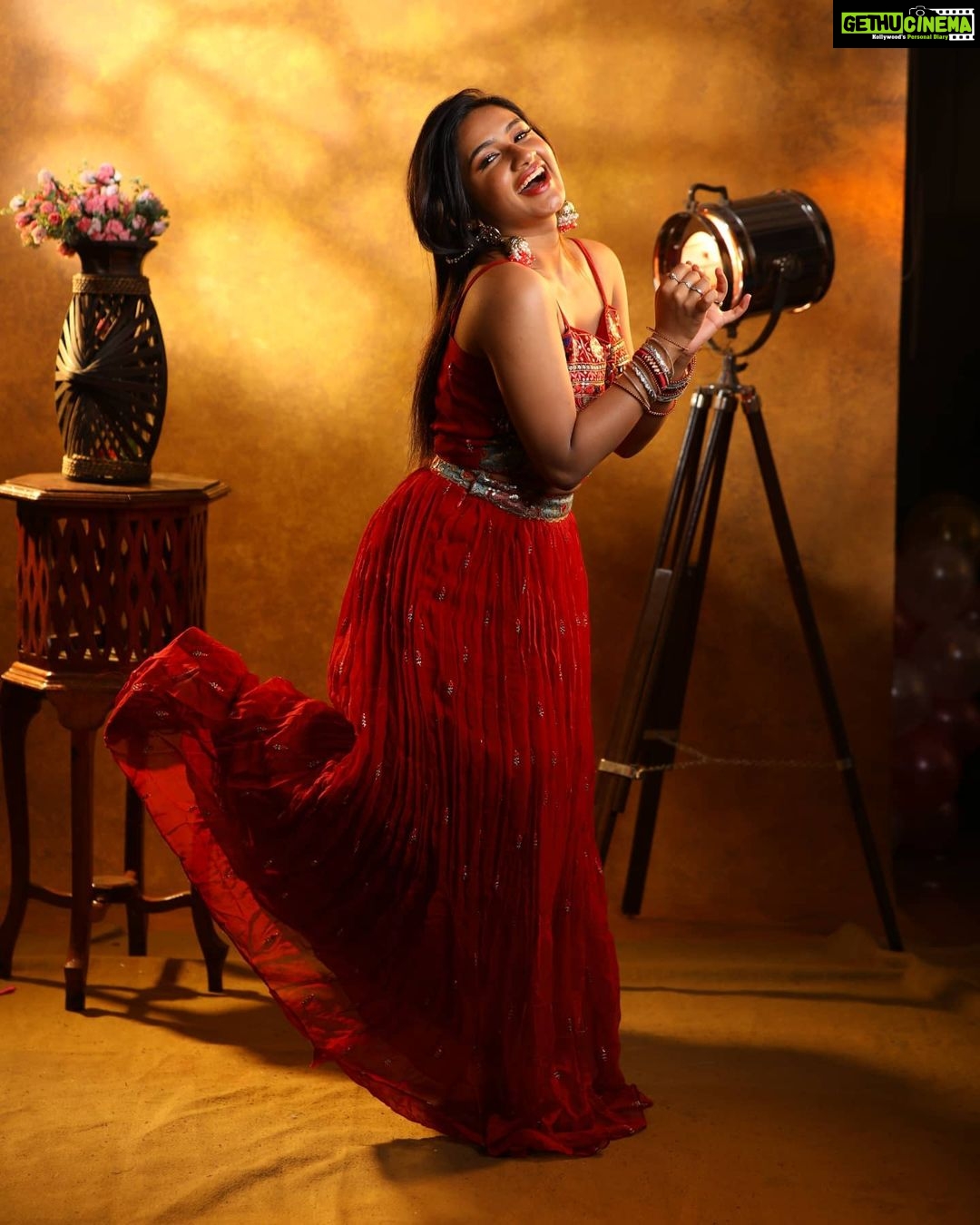 Raveena Daha Instagram - Birthday series β€οΈ . Makeup and hair : @nikvika_bridal_makeover π . Photography: @studiodk__ π₯π . Birthday party decorations π₯³: @alana_makeupstudio πΊπ . #birthday #happy18