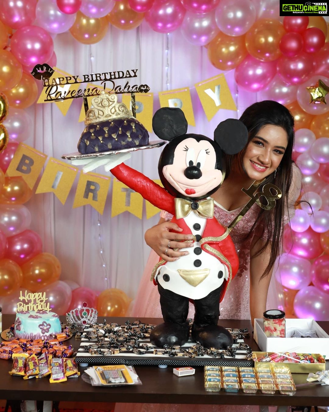 Raveena Daha Instagram - Birthday series 💖 . Mickey mouse cake from : @womanaboutcakes🐭❤️ . Makeup and hair : @nikvika_bridal_makeover 🥰😘 . Background decorations: @alana.eventplanners 🌺💖 . Costume : @usabridalstudio 😍 . Photography: @studiodk__ 🔥