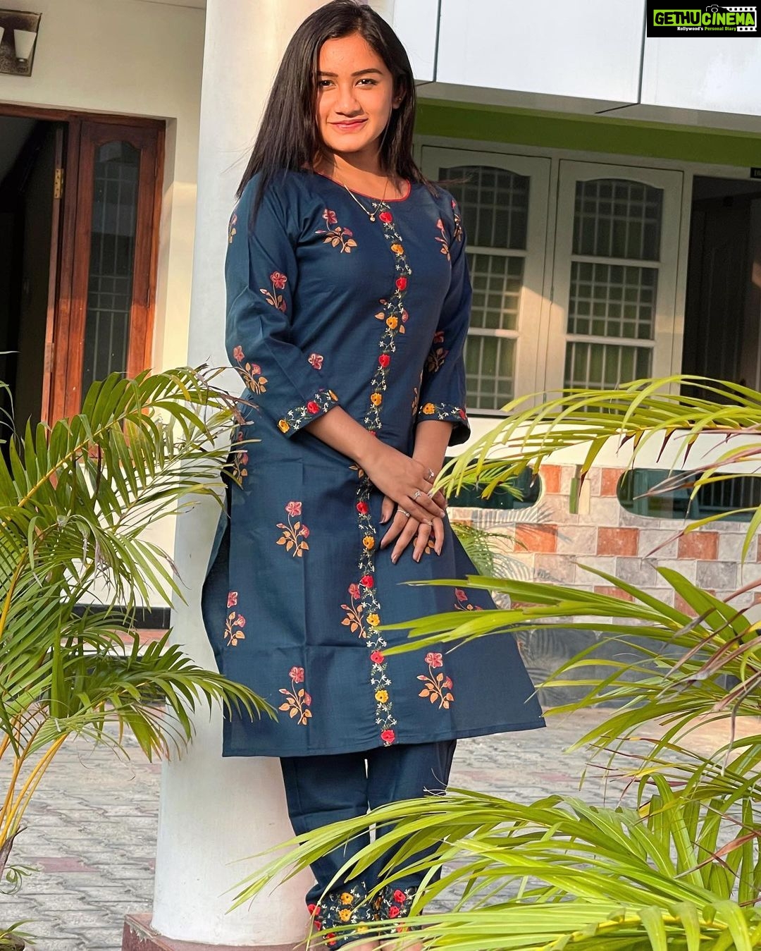 Raveena Daha Instagram - உனக்கே உயிரானேன் எந்நாளும் எனை நீ மறவாதே🦋🫶✨ Beautiful and comfy kurti set from @gv_trend_boutique 😍 #raveena #raveenadaha