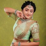 Raveena Daha Instagram - உடலுக்குள் எங்கே உயிர் உள்ளது என்பதும்' உயிருக்குள் காதல் எங்கு உள்ளது என்பதும் நினைத்தால் நினைத்தால் அதிசயமே🙈💙💙 ... . 💃- @usabridalstudio 💄-@alana_makeupstudio . 💍- @swarnaprabu . 📸- @shot_by_unique_one @mm_studios_candy_photography . #raveena #raveenadaha