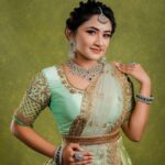 Raveena Daha Instagram - உடலுக்குள் எங்கே உயிர் உள்ளது என்பதும்' உயிருக்குள் காதல் எங்கு உள்ளது என்பதும் நினைத்தால் நினைத்தால் அதிசயமே🙈💙💙 ... . 💃- @usabridalstudio 💄-@alana_makeupstudio . 💍- @swarnaprabu . 📸- @shot_by_unique_one @mm_studios_candy_photography . #raveena #raveenadaha