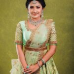 Raveena Daha Instagram - உடலுக்குள் எங்கே உயிர் உள்ளது என்பதும்' உயிருக்குள் காதல் எங்கு உள்ளது என்பதும் நினைத்தால் நினைத்தால் அதிசயமே🙈💙💙 ... . 💃- @usabridalstudio 💄-@alana_makeupstudio . 💍- @swarnaprabu . 📸- @shot_by_unique_one @mm_studios_candy_photography . #raveena #raveenadaha