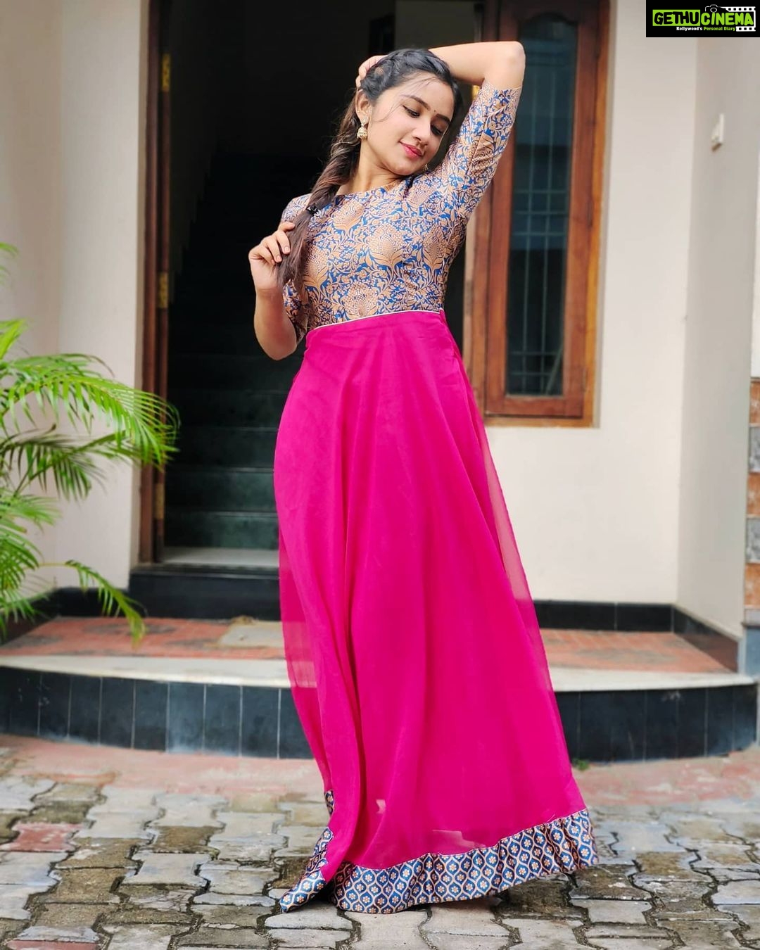 Raveena Daha Instagram - Love me love me say that you love me 😌🥰 . cute Long frock from: @karthika_fashion_store 😍💞. #raveena #raveenadaha