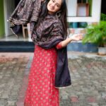 Raveena Daha Instagram – உனது ஞாபகம் மறையவில்லை😅 அதை மறைக்க என்னிடம் திறமை இல்லை🙈💙
.
Lovely Kurti and dupatta set  from: @essentials_cart_ 😍❤️

#raveena #raveenadaha