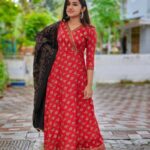 Raveena Daha Instagram – உனது ஞாபகம் மறையவில்லை😅 அதை மறைக்க என்னிடம் திறமை இல்லை🙈💙
.
Lovely Kurti and dupatta set  from: @essentials_cart_ 😍❤️

#raveena #raveenadaha
