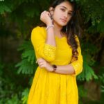 Raveena Daha Instagram - கைகள் நாம் கோா்க்கச் சிறகாகுமே👐 புது வானங்கள் உருவாகுமே☁️💙 . Beautiful yellow outfit from: @spotlightonstyle0 😍💛 .
