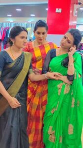 Raveena Daha Instagram - Naan suttu ( @divya.lallu )ivan saavanum nu ezhudhirukku nga( @anusree_avani )😂 #fun #shootingspot