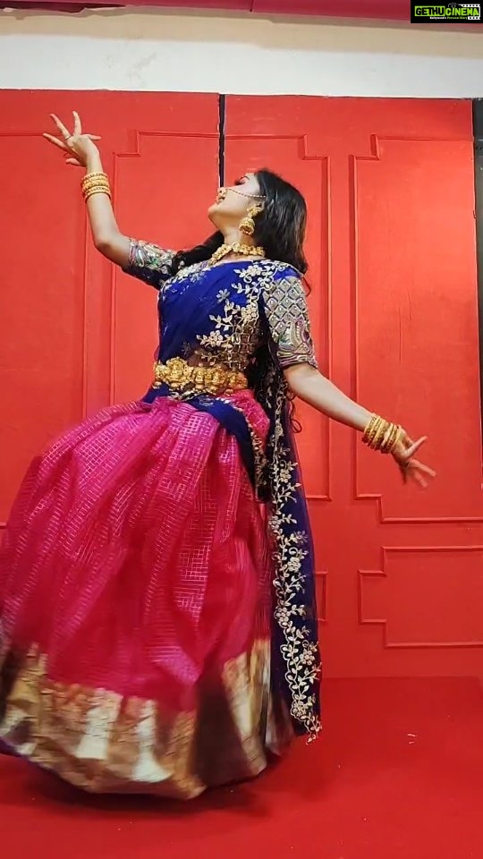 Raveena Daha Instagram - Param sundari 💙 MUA : @abarna_makeupartist . Hairstylist: @uthebridalstudio . Photography: @yazhphotography @classicphotography . Outfit: @nfc_navyathafashioncourture . Jewelry. @chennai_jazz .