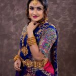 Raveena Daha Instagram - 1,2 or 3,4 ? 😍💙 MUA : @abarna_makeupartist . Hairstylist: @uthebridalstudio . Photography: @yazhphotography @classic__photography___ . Outfit: @nfc_navyathafashioncouture . Jewelry. @chennai_jazz .