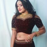 Raveena Daha Instagram - இஞ்சி இடுப்பழகி கள்ளச் சிரிப்பழகி🙈❤️ Costume: @tanu_designer_studio😍 MUA:@honeylang_makeup_artist🦋 Jewellery: @krishya_bridal_collections🌈 PC: @myfocusstudio 👏 #raveena #raveenadaha