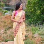 Raveena Daha Instagram - நேசிக்கும் காலம்தான் வீன் என ஆகுமா நினைவுகள் சேர்க்கிறேன் அன்பே 💙💞 . 6 yard of elegance from: @saras_boutique_2414 😍 #raveena #raveenadaha