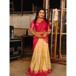 Raveena Daha Instagram - Watch Vinayagar chathurthi special show "Rani Maha rani " only on @vijaytelevision at 4 pm 😍 .. @the_real_sreenithi bujji papavum naanum oru dance um aadirukom 🤭 indha dora bujji dance ah marakaama paarunga !! 😌❤️ . Outfit from: @nfc_navyathafashioncouture 💞 Jewellery: @chennai_jazz Mua: @makeoverbymalini