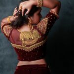 Raveena Daha Instagram - இஞ்சி இடுப்பழகி கள்ளச் சிரிப்பழகி🙈❤️ Costume: @tanu_designer_studio😍 MUA:@honeylang_makeup_artist🦋 Jewellery: @krishya_bridal_collections🌈 PC: @myfocusstudio 👏 #raveena #raveenadaha