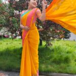 Raveena Daha Instagram - Happy Vinayagar chathurthi🐘❤️AND HAPPY 900K FAMILY TO US ! Thankioo soo muchh for the love and support .. very grateful 🙏 . Beautiful and comfy saree from : @priyasabareesan 😍 loved this saree very much ! . #raveena #raveenadaha