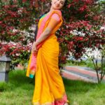 Raveena Daha Instagram - Happy Vinayagar chathurthi🐘❤️AND HAPPY 900K FAMILY TO US ! Thankioo soo muchh for the love and support .. very grateful 🙏 . Beautiful and comfy saree from : @priyasabareesan 😍 loved this saree very much ! . #raveena #raveenadaha