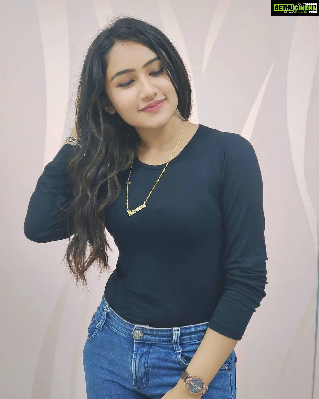 Raveena Daha Instagram - Love you to the infinity βΎοΈ and beyond π€π¦π . Chain from : @classichains π #raveena #raveenadaha