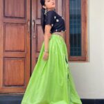 Raveena Daha Instagram - காதல் இருந்தால் எந்தன் கண்ணோடு கலந்துவிடு 🖤💭✨ Lehenga from @faizu_boutique 🥰 #raveena #raveenadaha
