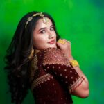 Raveena Daha Instagram - இஞ்சி இடுப்பழகி கள்ளச் சிரிப்பழகி🙈❤️ Costume: @tanu_designer_studio😍 MUA:@honeylang_makeup_artist🦋 Jewellery: @krishya_bridal_collections🌈 PC: @myfocusstudio 👏 #raveena #raveenadaha