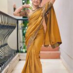 Raveena Daha Instagram - வெற்றுக் கல் நானடா, வெட்டும் உளி நீயடா😌அற்பப் பாறை என்னில் சிற்பம் செய்தாயடா🙈💙 . Beautiful saree from:@s.n.coll 😍🤩 . #raveena #raveenadaha