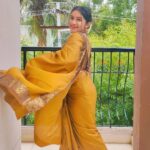 Raveena Daha Instagram - வெற்றுக் கல் நானடா, வெட்டும் உளி நீயடா😌அற்பப் பாறை என்னில் சிற்பம் செய்தாயடா🙈💙 . Beautiful saree from:@s.n.coll 😍🤩 . #raveena #raveenadaha