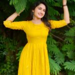 Raveena Daha Instagram - கைகள் நாம் கோா்க்கச் சிறகாகுமே👐 புது வானங்கள் உருவாகுமே☁️💙 . Beautiful yellow outfit from: @spotlightonstyle0 😍💛 .