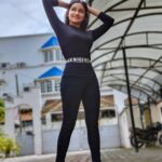 Raveena Daha Instagram - 🖤B°L°A°C°K🖤 . NICE crop top from : @mnsilkyfashion2.0 😍 . #raveena #raveenadaha