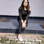 Raveena Daha Instagram - 🖤B°L°A°C°K🖤 . NICE crop top from : @mnsilkyfashion2.0 😍 . #raveena #raveenadaha