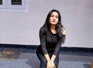 Raveena Daha Instagram - 🖤B°L°A°C°K🖤 . NICE crop top from : @mnsilkyfashion2.0 😍 . #raveena #raveenadaha