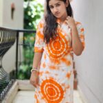 Raveena Daha Instagram - Tie n dye Kurti from : @shri_clothings__ 🌈 . பேசி போன வார்த்தைகள் எல்லாம் உனது பேச்சில் கலந்தே இருக்கும் உலகம் அழியும் உருவம் அழியுமா🥺💙 #raveena #raveenadaha