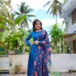 Raveena Daha Instagram - Anarkali gown with dupatta from: @anushashoppingzone 😍❤️ . இதயம் உருகித்தான் கரைந்து போவதை பாா்க்கிறேன், நான் பாா்க்கிறேன்.. இந்த நிமிடம் தான் இன்னும் தொடருமா கேட்கிறேன், உனை கேட்கிறேன்🥰💙 . #raveena #raveenadaha