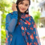 Raveena Daha Instagram - Anarkali gown with dupatta from: @anushashoppingzone 😍❤️ . இதயம் உருகித்தான் கரைந்து போவதை பாா்க்கிறேன், நான் பாா்க்கிறேன்.. இந்த நிமிடம் தான் இன்னும் தொடருமா கேட்கிறேன், உனை கேட்கிறேன்🥰💙 . #raveena #raveenadaha