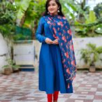 Raveena Daha Instagram - Anarkali gown with dupatta from: @anushashoppingzone 😍❤️ . இதயம் உருகித்தான் கரைந்து போவதை பாா்க்கிறேன், நான் பாா்க்கிறேன்.. இந்த நிமிடம் தான் இன்னும் தொடருமா கேட்கிறேன், உனை கேட்கிறேன்🥰💙 . #raveena #raveenadaha