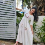 Raveena Daha Instagram – Classy white maxi from : @blossom_up_boutique 😍

நீயே.. முதல் வெட்கம் தந்த நீயே…
மனபக்கம் வந்த நீயே..
காதல் ஆனதே ! 🙈💙🦋

#raveena #raveenadaha