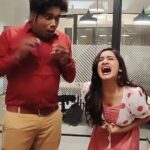 Raveena Daha Instagram – Oru balloon kooda oodha theriyaadhaaa 🥺👿 @vignesh_shiva_kpy 😤ponga anne !

My outfit from: @_vaighastores_ 😍