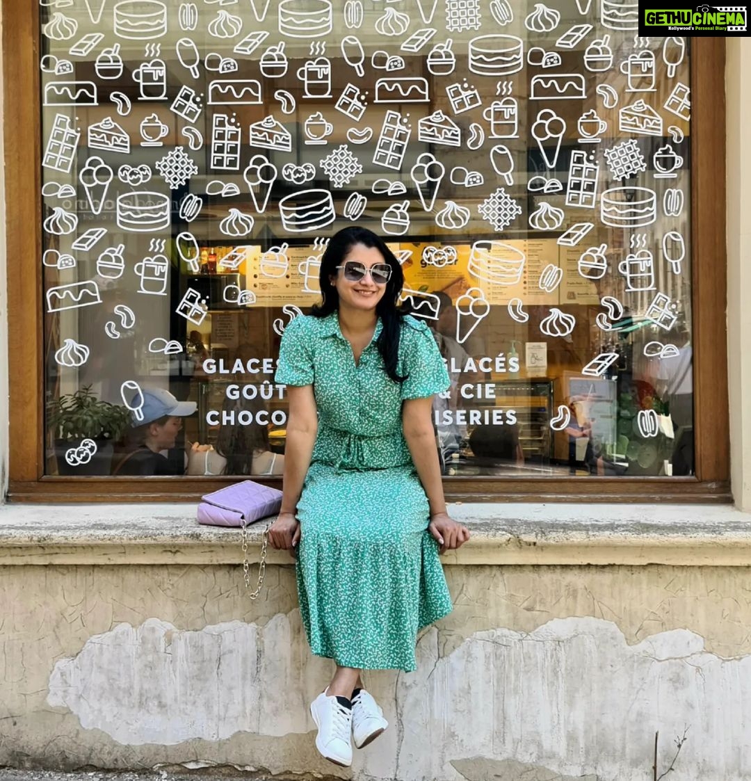 Reenu Mathews Instagram - Keep Calm & Have Fun💚🤍 . . #travelwithreenu #traveldiaries #travelgram #casualstyle #lyoncity Lyon, France